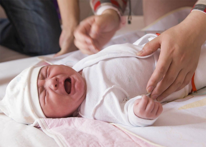 Как бороться с коликами у новорожденных - практическое руководство