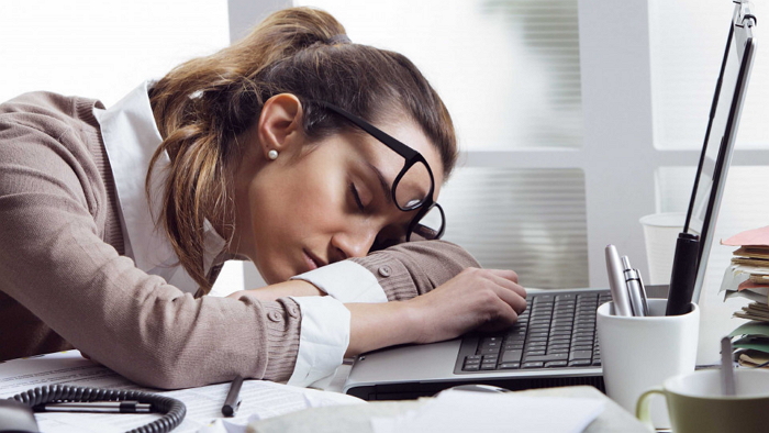 Причины сонливости: на какие тревожные симптомы обратить внимание