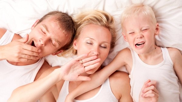 Почему человек зевает и почему зевота заразительна?